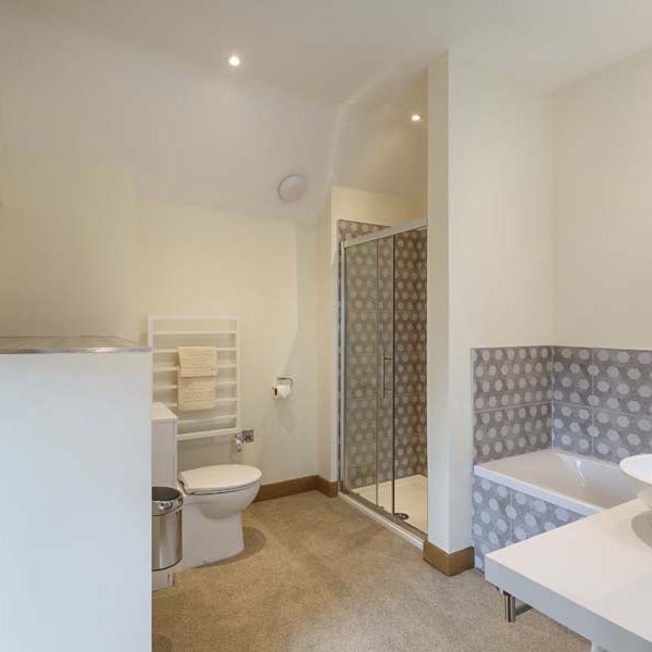 Kingsize Ensuite Bathroom