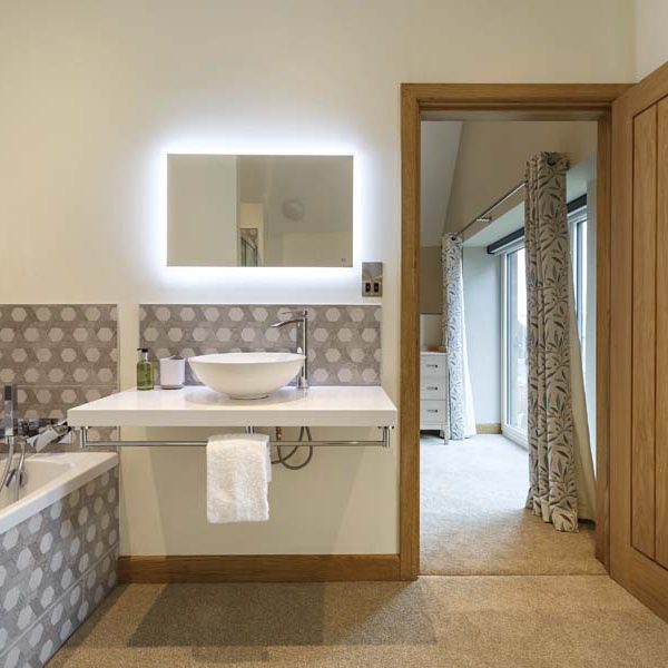 Kingsize Ensuite Bathroom